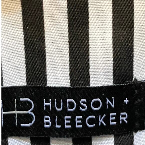 New Hudson + Bleeker Black Zippered Travel Wallet - Picture 5 of 5